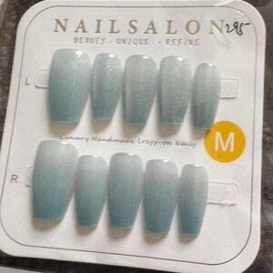 "Blue Mirage" Press-On Nail Set – Gradient Blues‎ & Glossy Luxe Finish